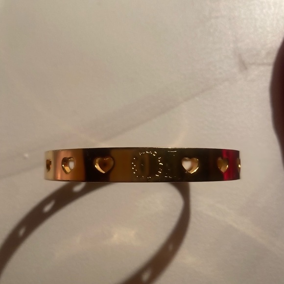 Marc Jacob’s gold heart bangle bracelet 💋 - Picture 3 of 5